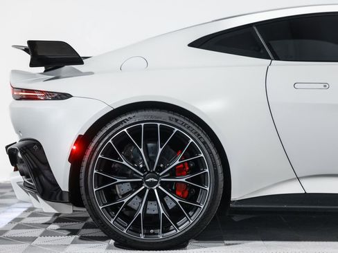 Used 2023 Aston Martin V8 Vantage Coupe RWD image 2