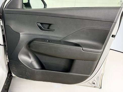 Used 2025 Hyundai Kona SEL image 30