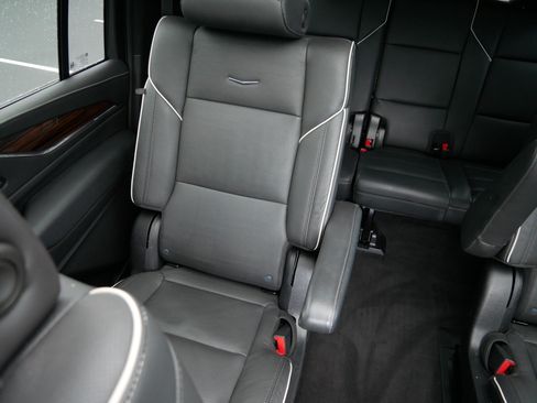 Certified 2023 Cadillac Escalade ESV Premium Luxury w/ LPO, Floor Liner Package AWD/4WD image 11