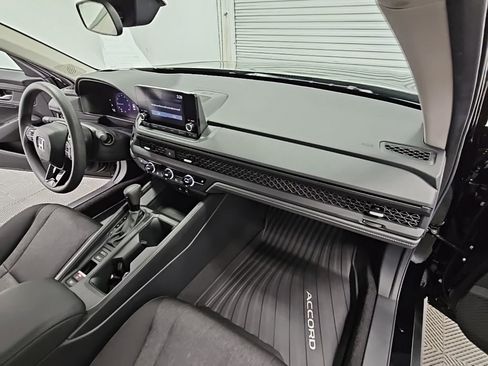 Used 2025 Honda Accord SE image 36