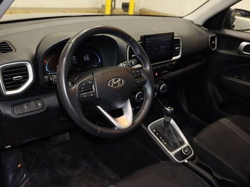 Used 2024 Hyundai Venue SEL image 24