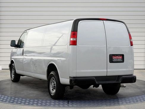 Used 2018 Chevrolet Express 3500 Extended w/ Driver Convenience Package image 5