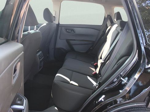 Used 2024 Nissan Rogue S image 27