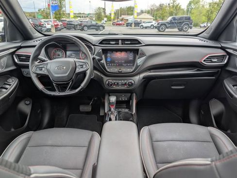 Used 2023 Chevrolet TrailBlazer RS w/ Sun and Liftgate Package AWD/4WD image 11