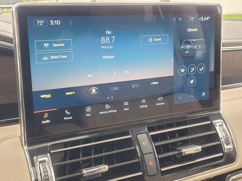 Certified 2024 Lincoln Navigator Reserve AWD/4WD image 18