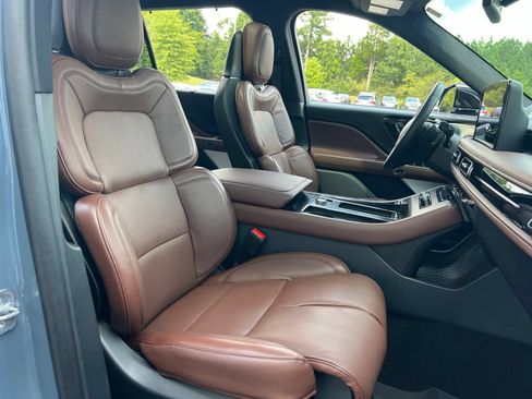 Used 2025 Lincoln Aviator Reserve w/ Luxury Package AWD/4WD image 40