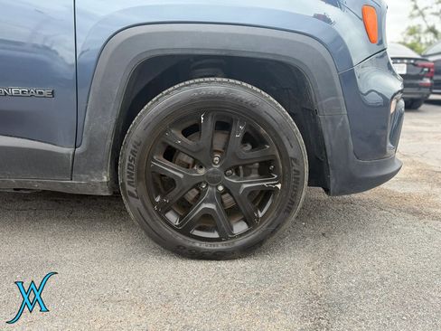 Used 2023 Jeep Renegade Altitude AWD/4WD image 9
