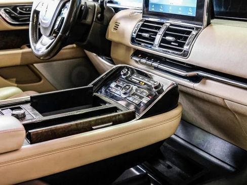 Used 2021 Lincoln Navigator L Reserve image 18