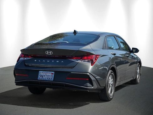 Used 2024 Hyundai Elantra SE FWD image 6