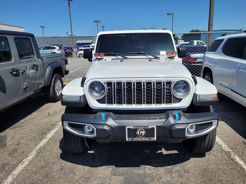 Used 2024 Jeep Wrangler Unlimited Sahara AWD/4WD image 2
