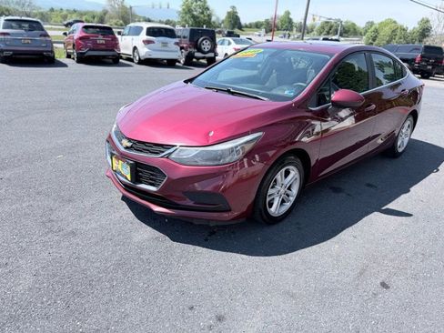 Used 2016 Chevrolet Cruze LT w/ Convenience Package FWD image 4
