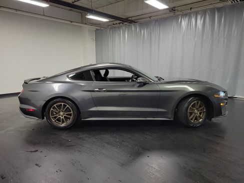 Used 2019 Ford Mustang Coupe RWD image 9