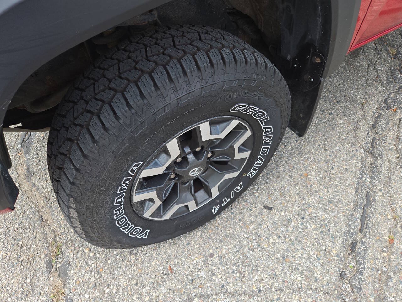 Used 2017 Toyota Tacoma SR5 AWD/4WD image 11