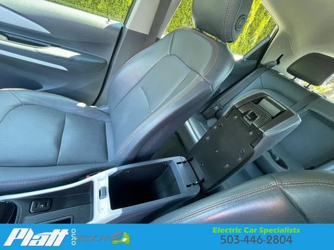Used 2017 Chevrolet Bolt Premier w/ Driver Confidence II Package FWD image 28