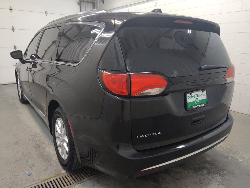 Used 2020 Chrysler Pacifica Touring-L FWD image 5