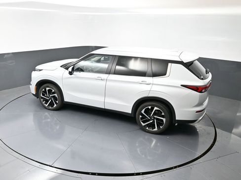 Used 2024 Mitsubishi Outlander SE image 47