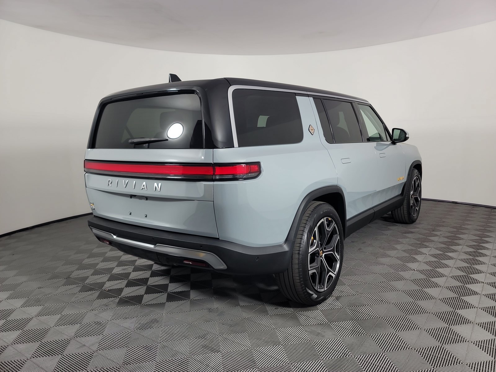 Used 2024 Rivian R1S Adventure Quad AWD/4WD image 5