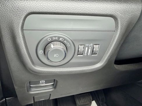 Used 2021 Jeep Grand Cherokee L Overland w/ Luxury Tech Group IV AWD/4WD image 21