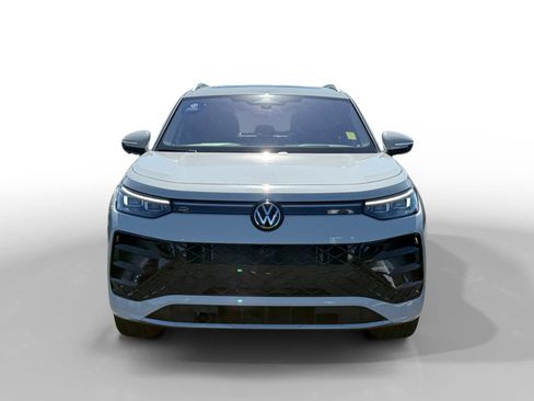 Certified 2025 Volkswagen Tiguan SEL R-Line AWD/4WD image 8