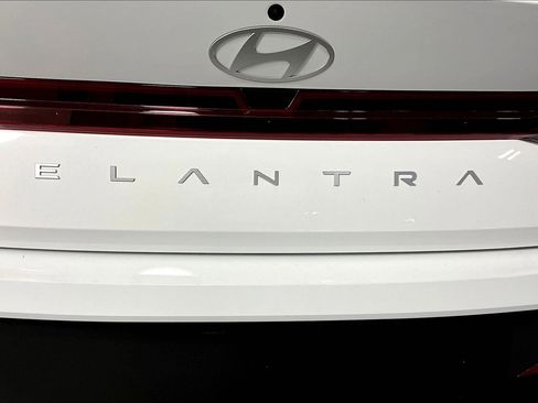 New 2026 Hyundai Elantra SE FWD image 13