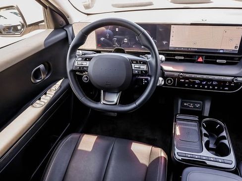 Certified 2025 Hyundai Ioniq 5 SEL RWD image 17