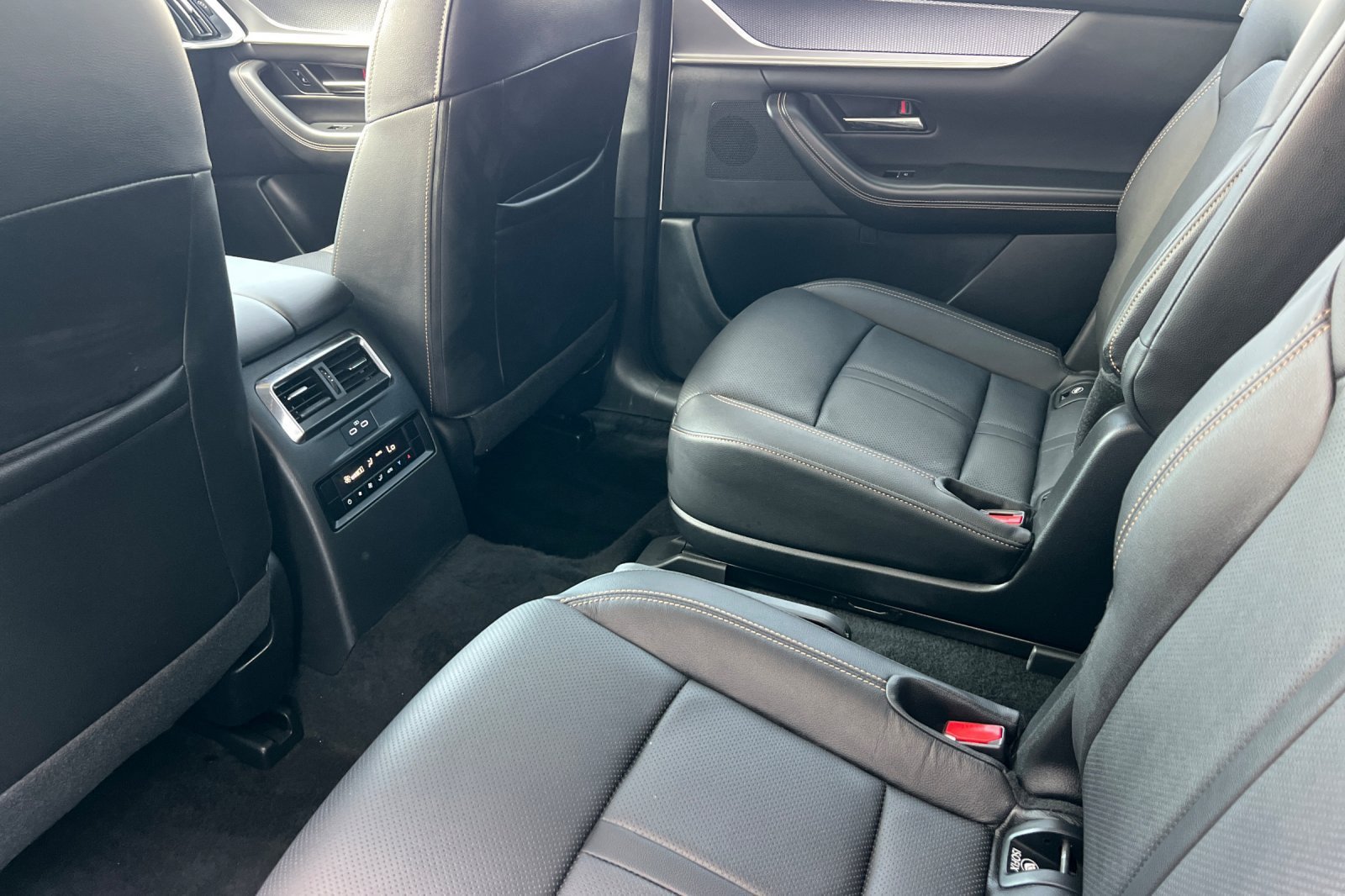 Used 2024 MAZDA CX-90 Plug-In Hybrid w/ Premium Pkg AWD/4WD image 12