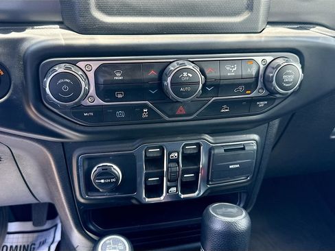 Certified 2023 Jeep Wrangler Unlimited AWD/4WD image 17