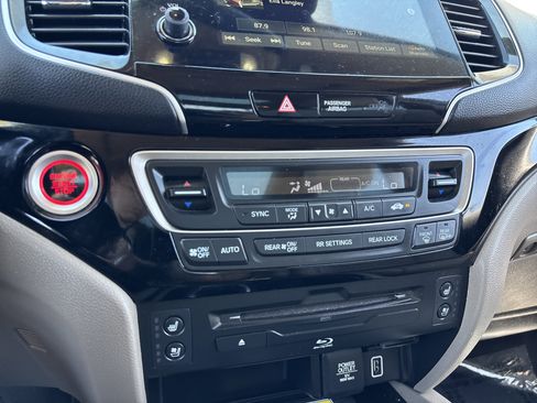 Used 2020 Honda Pilot Elite image 24