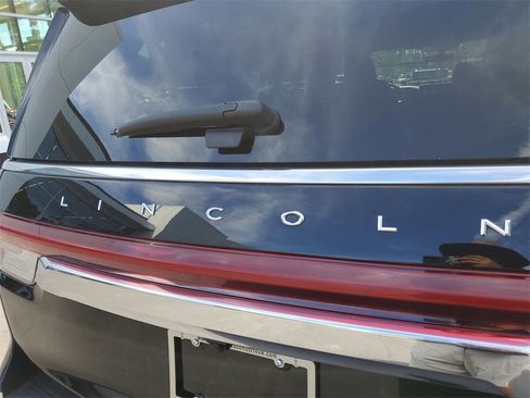 Certified 2023 Lincoln Navigator L Reserve image 5