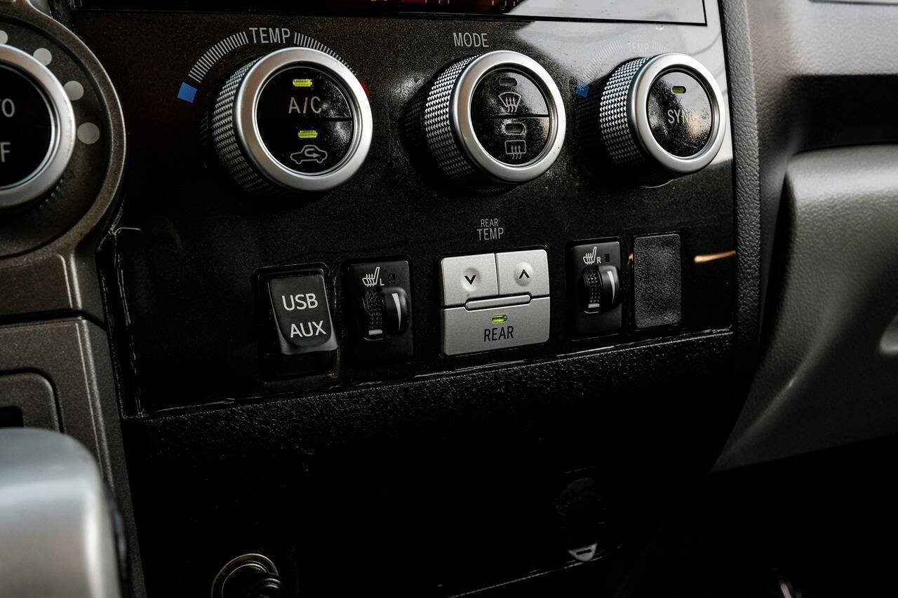 Used 2015 Toyota Sequoia Limited AWD/4WD image 29