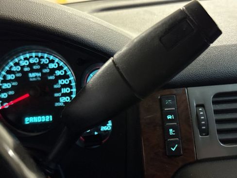 Used 2008 Chevrolet Suburban LT w/ LT Preferred Equipment Group AWD/4WD image 16