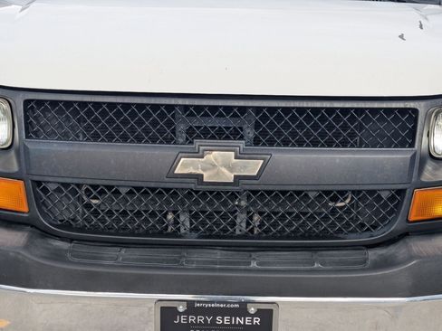 Used 2014 Chevrolet Express 2500 w/ Cold Climate Package image 9