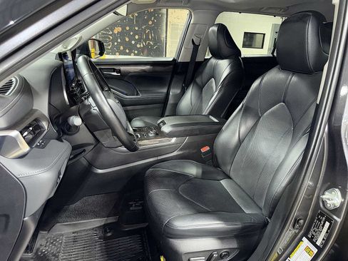 Used 2022 Toyota Highlander Limited AWD/4WD image 15