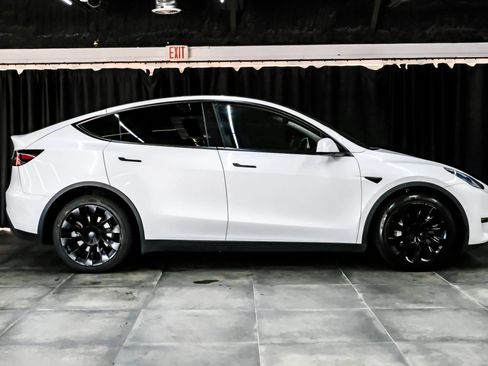 Used 2021 Tesla Model Y Long Range AWD/4WD image 8