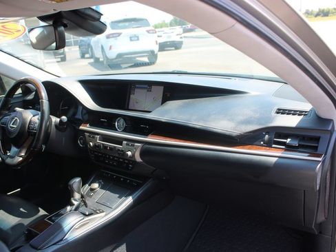 Used 2018 Lexus ES 350 w/ Luxury Package w/Wood Trim FWD image 28