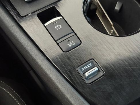 Used 2025 Nissan Rogue SV FWD image 33