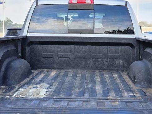 Used 2019 RAM 1500 Classic SLT w/ Luxury Group image 28