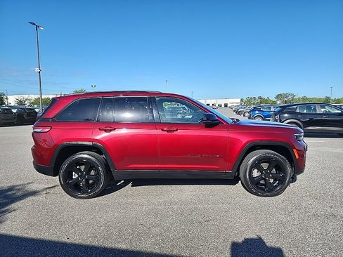 Used 2023 Jeep Grand Cherokee Altitude image 6