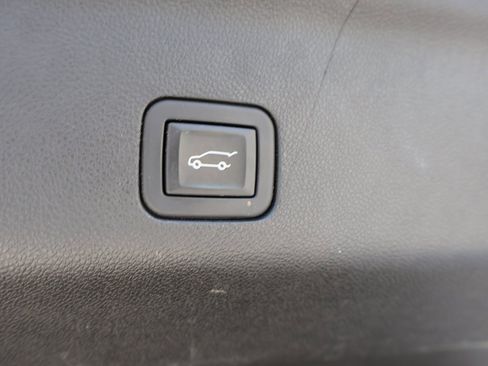 Used 2023 Chevrolet Tahoe Z71 image 17