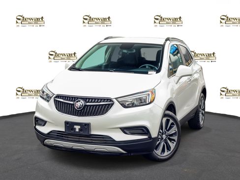 Used 2021 Buick Encore Preferred FWD image 1