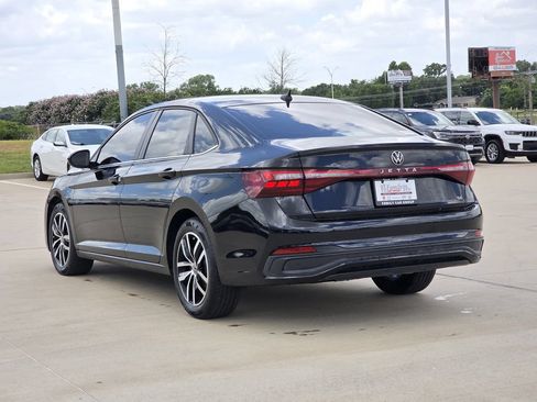 Used 2025 Volkswagen Jetta SE FWD image 3