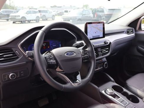 Used 2022 Ford Escape SEL w/ Technology Package AWD/4WD image 11