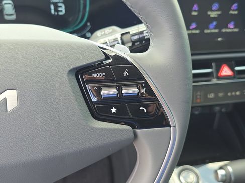 New 2026 Kia Niro SX Touring FWD image 32