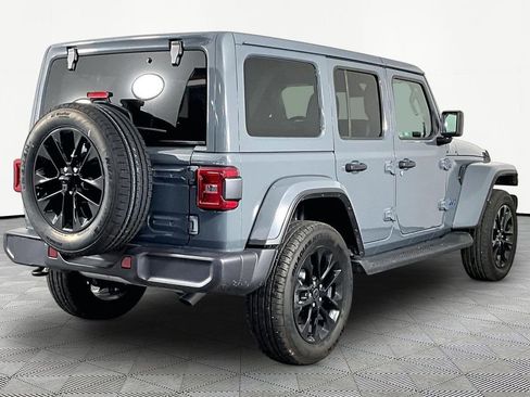 Used 2025 Jeep Wrangler Unlimited Sahara AWD/4WD image 6