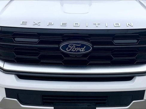 Used 2025 Ford Expedition Platinum AWD/4WD image 32