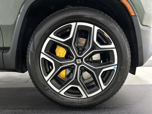 Used 2024 Rivian R1S Adventure AWD/4WD image 11