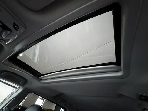Used 2013 Toyota Sienna SE FWD image 38