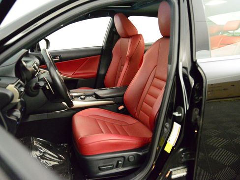 Used 2019 Lexus IS 300 AWD image 4