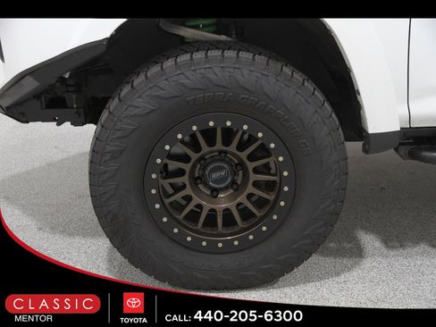 Used 2022 Toyota 4Runner TRD Off-Road Premium w/ Moonroof Package AWD/4WD image 23