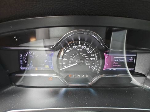 Used 2013 Lincoln MKS FWD image 11